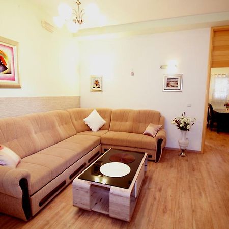 Apartment J&I สปลิท ภายนอก รูปภาพ