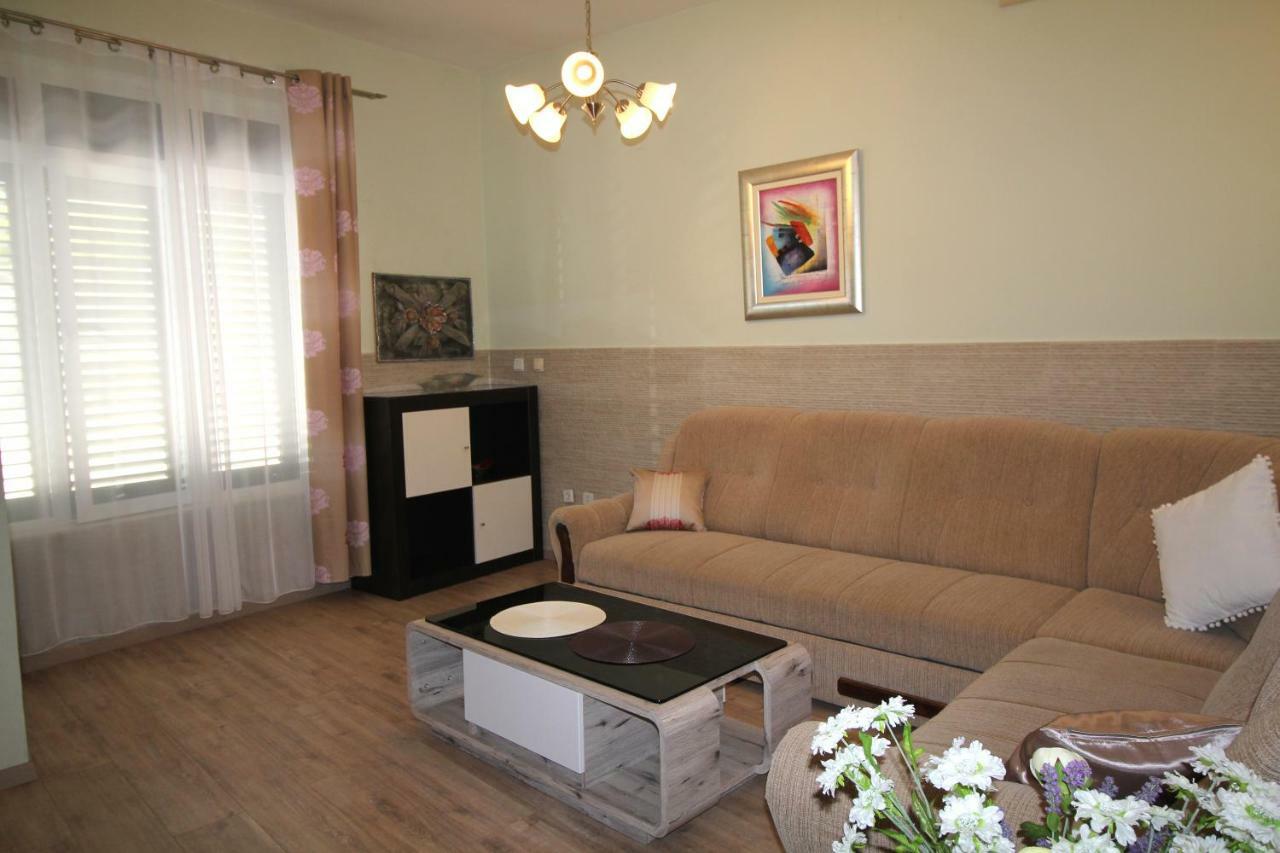 Apartment J&I สปลิท ภายนอก รูปภาพ
