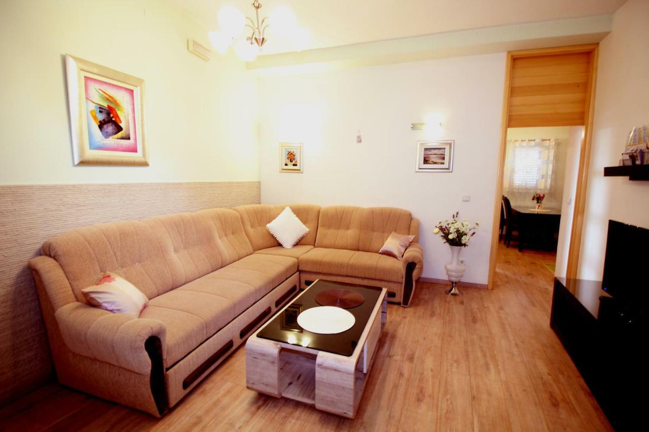 Apartment J&I สปลิท ภายนอก รูปภาพ
